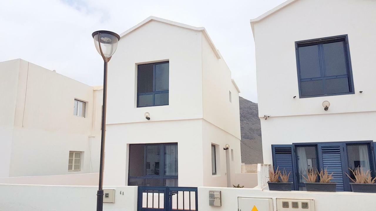 The White House Villa Orzola Exterior photo